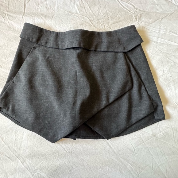 Aritzia x Talula  Berklee Skort Asymmetrical Wrap Design - Picture 3 of 10